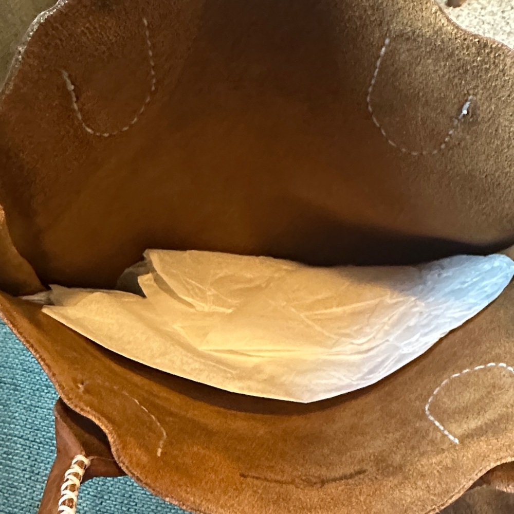 Elegant Brown Leather Tote - Picture 8 of 11